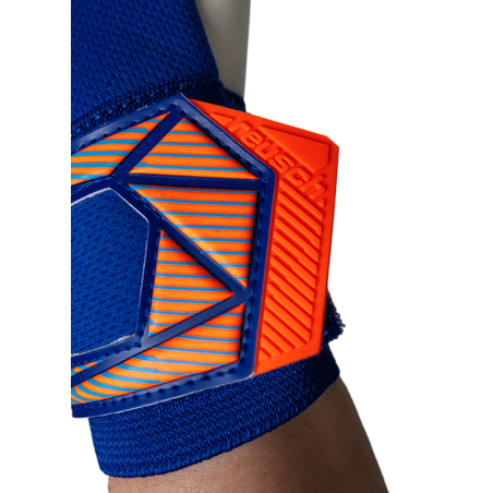 Goalkeeper Gloves Attrakt Freegel Advance