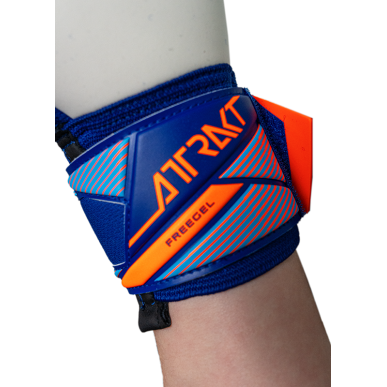 Вратарские перчатки Attrakt Freegel Advance — профессиональные перчатки для футбола